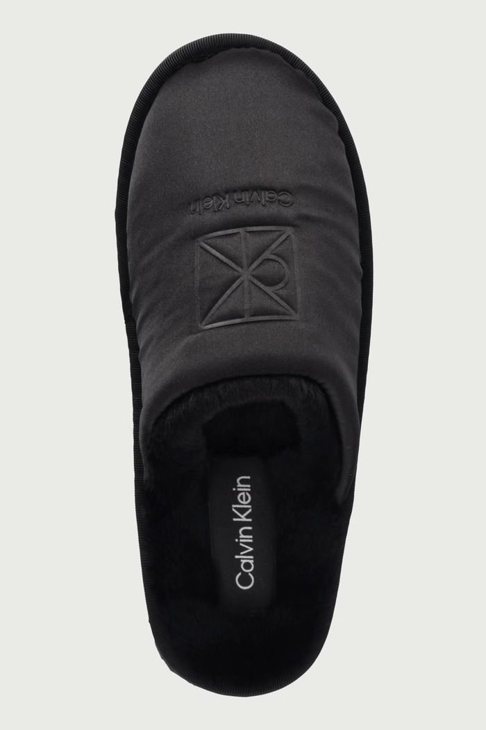 Papuče za žene od mekog materijala HOTEL SLIPPER SATIN WL EMBLEM Calvin Klein HW0HW032140GJ crna
