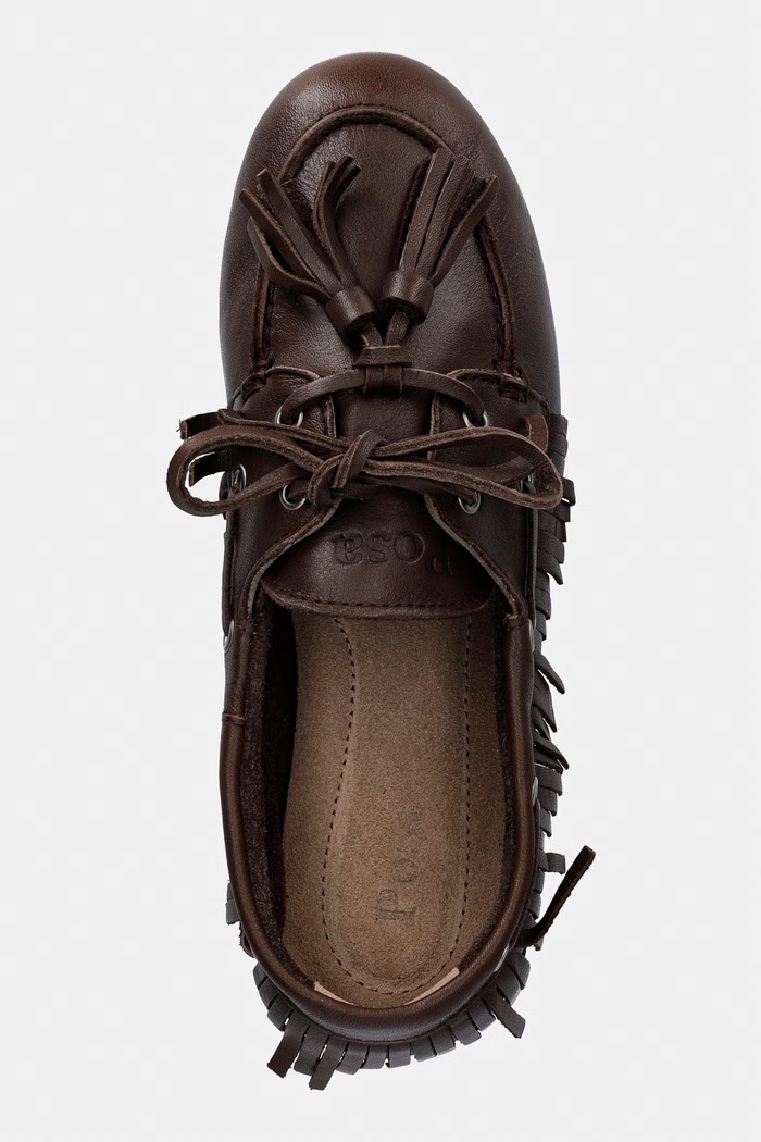 Posa mocasini pentru femei din piele întoarsă Boat Loafer Native Tassel maro PW263.200
