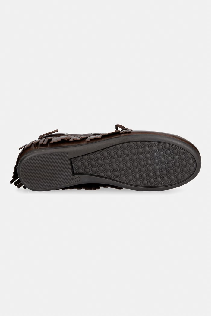 Posa mocasini pentru femei din piele întoarsă Boat Loafer Native Tassel PW263.200 maro