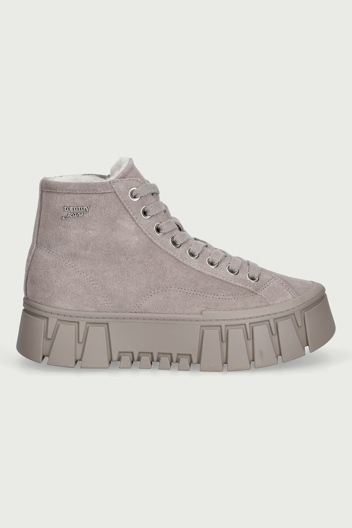 Tommy Jeans TJW PLATFORM SNEAKER MC WL sneakers dámske semišové EN0EN03134 sivá AW26