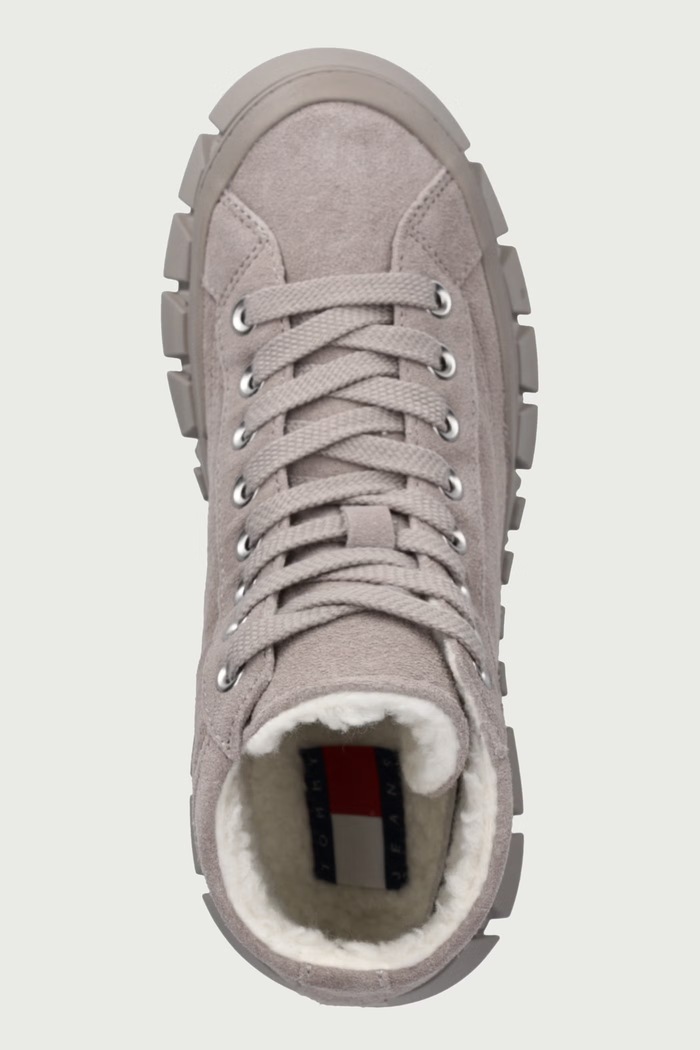 TJW PLATFORM SNEAKER MC WL sneakers dámske semišové Tommy Jeans EN0EN03134 sivá