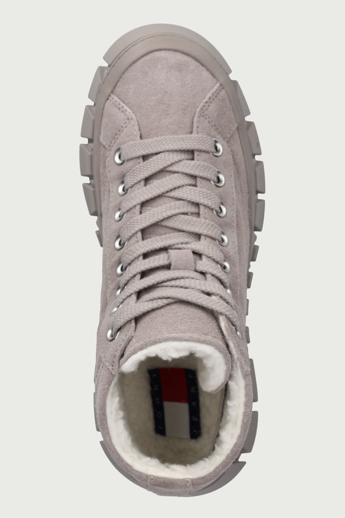 TJW PLATFORM SNEAKER MC WL sneakers dámske semišové Tommy Jeans EN0EN03134 sivá