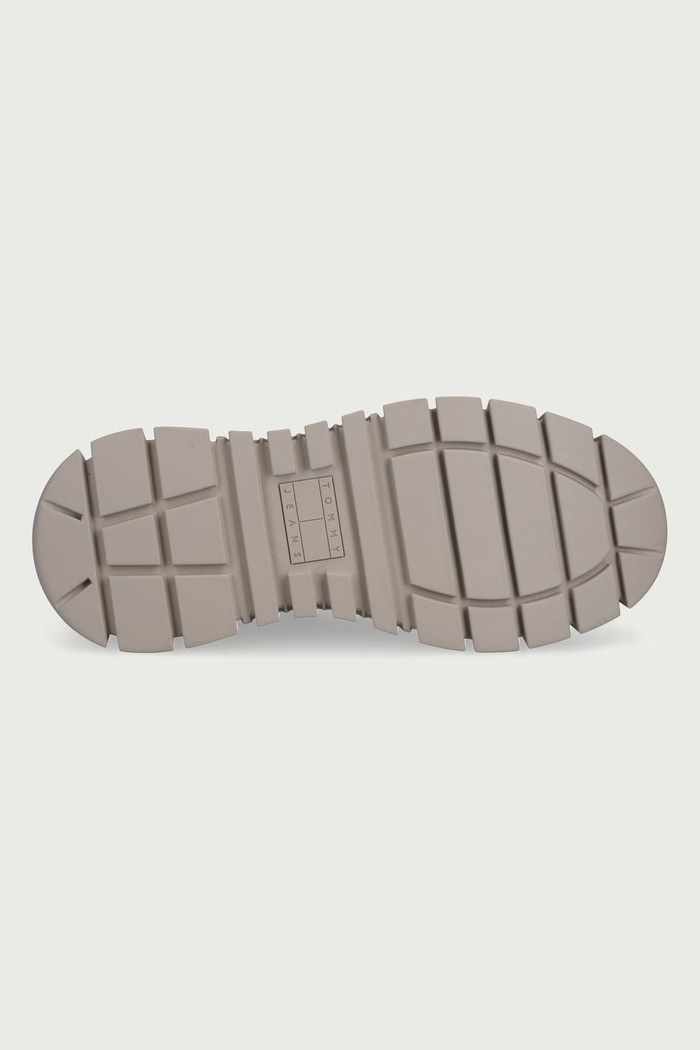 TJW PLATFORM SNEAKER MC WL sneakers dámske semišové Tommy Jeans sivá EN0EN03134