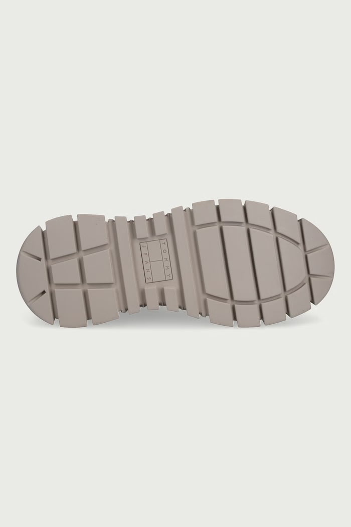TJW PLATFORM SNEAKER MC WL sneakers dámske semišové Tommy Jeans sivá EN0EN03134