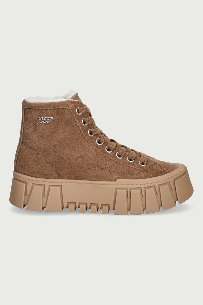 Tommy Jeans TJW PLATFORM SNEAKER MC WL sneakersy damskie zamszowe EN0EN03134 brązowy AW26