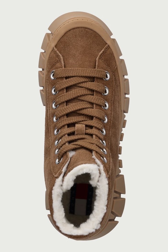 TJW PLATFORM SNEAKER MC WL sneakersy damskie zamszowe Tommy Jeans EN0EN03134 brązowy