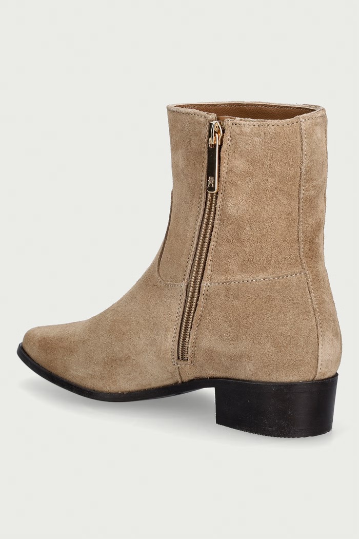 Obutev Tommy Hilfiger gležnarski čevlji ženski semišasti SUEDE ANKLE BOOT W ZIP FW0FW09922 bež
