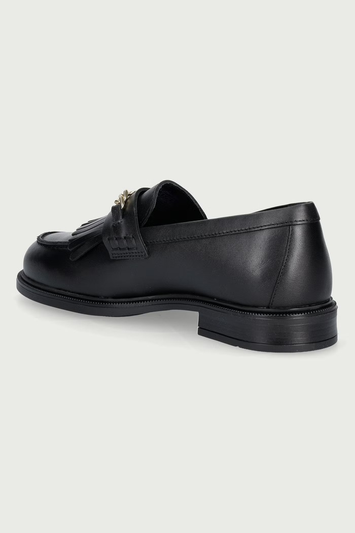 Obuwie Tommy Hilfiger Mokasyny damskie skórzane TH CHAIN FRINGE LEATHER LOAFER FW0FW09668 czarny