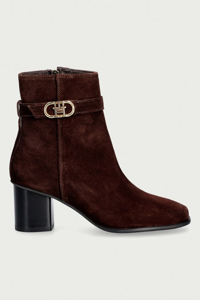 Tommy Hilfiger Gležnarski čevlji z nizko peto ženski semišasti TH STRAP SUEDE BLOCK HEEL BOOT FW0FW09521 rjava AW26