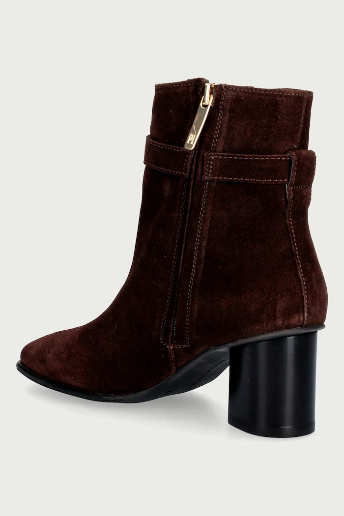 Obutev Tommy Hilfiger Gležnarski čevlji z nizko peto ženski semišasti TH STRAP SUEDE BLOCK HEEL BOOT FW0FW09521 rjava
