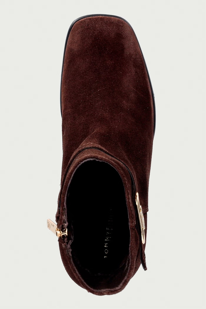 Gležnarski čevlji z nizko peto ženski semišasti TH STRAP SUEDE BLOCK HEEL BOOT Tommy Hilfiger FW0FW09521 rjava