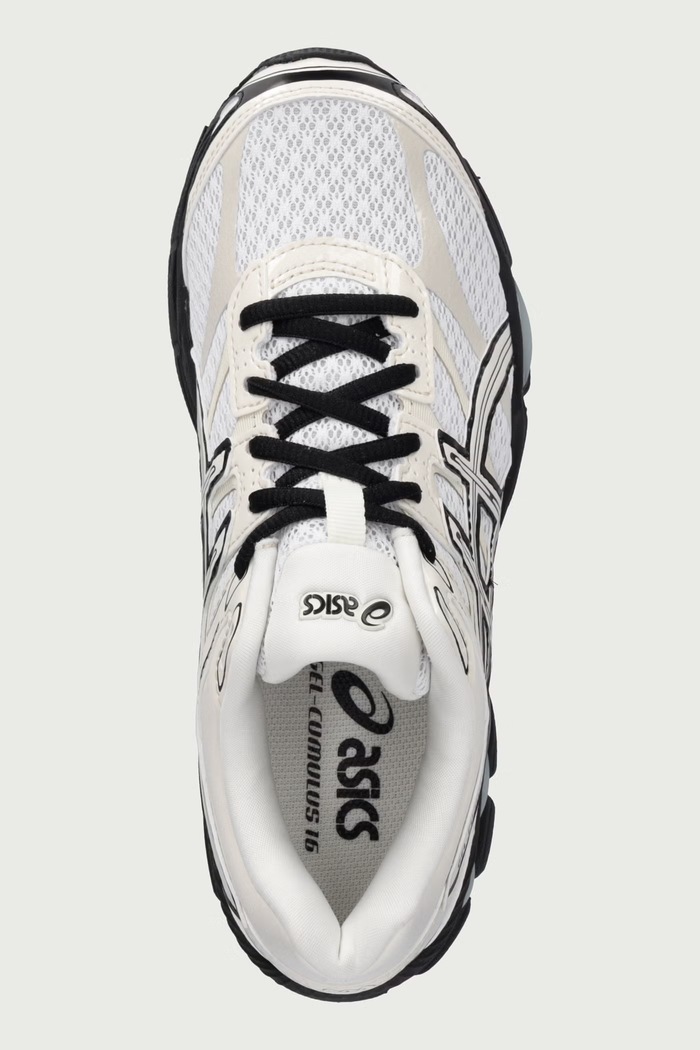 GEL-CUMULUS 16 "PATENT PACK" sneakersy damskie Asics 1203B071.100 biały