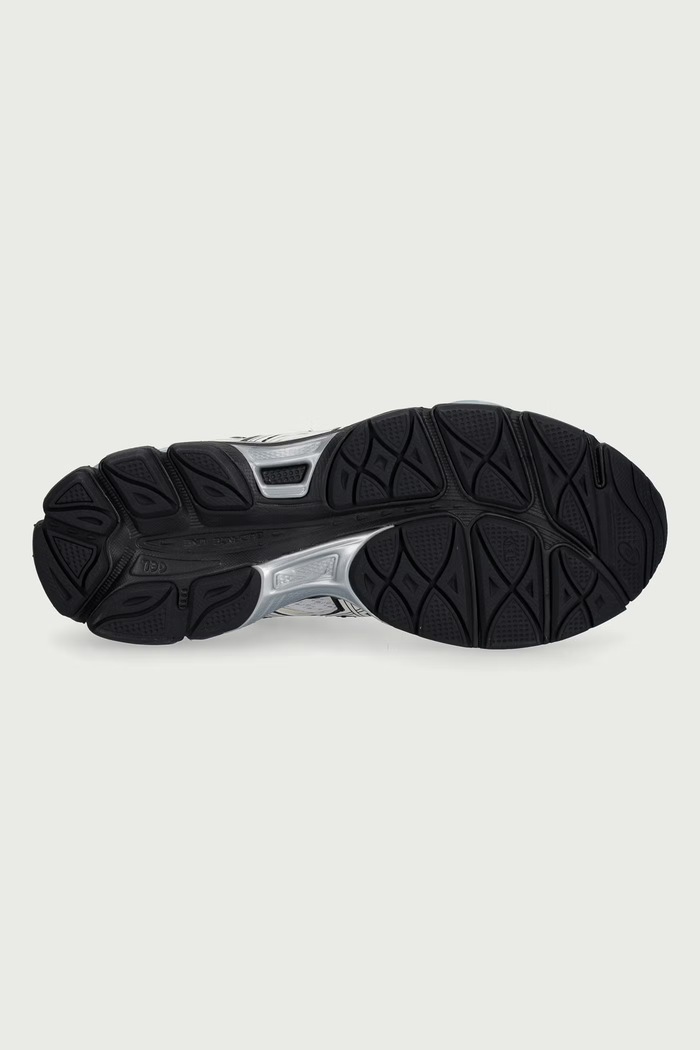 GEL-CUMULUS 16 "PATENT PACK" sneakersy damskie Asics biały 1203B071.100