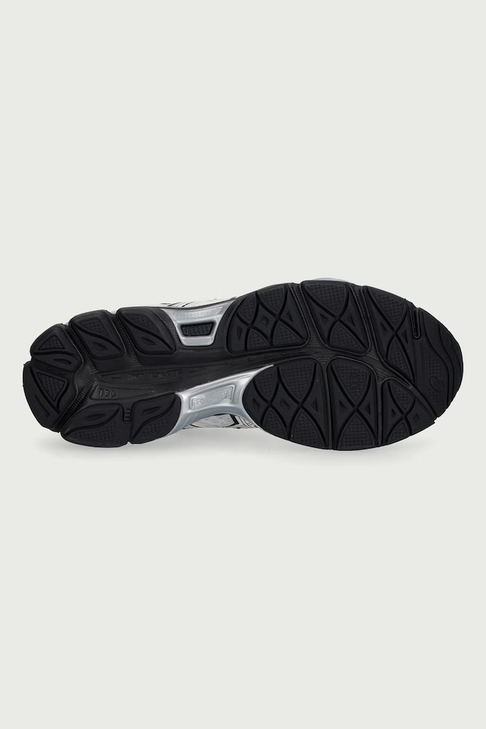 GEL-CUMULUS 16 "PATENT PACK" sneakersy damskie Asics biały 1203B071.100