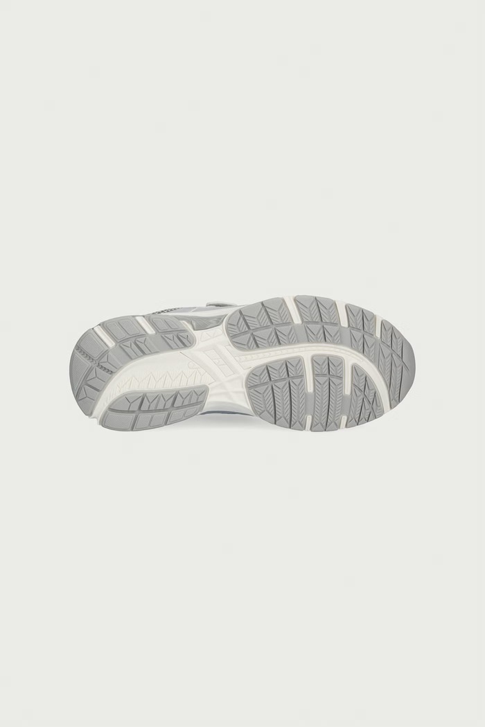 Sneakersy dziecięce Calvin Klein srebrny V1A9.83393.30.34