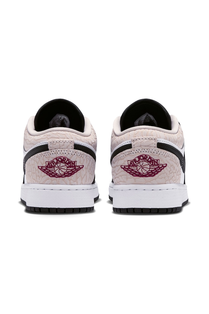Мальчик Jordan Air Jordan 1 Low SE кроссовки для детей кожаные IQ5229 чёрный