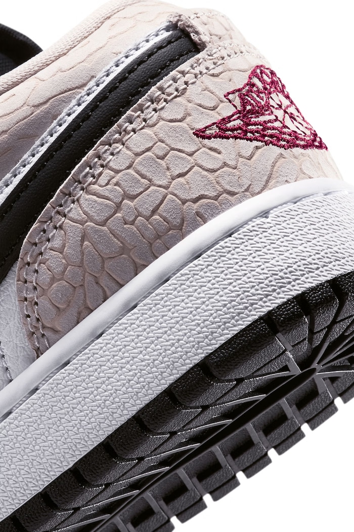 Jordan Air Jordan 1 Low SE кроссовки для детей кожаные IQ5229