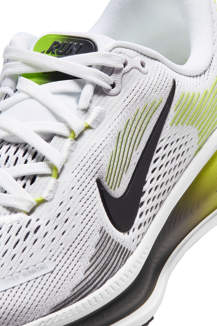Nike Sneakersy dziecięce Nike Vomero 18 HQ2157