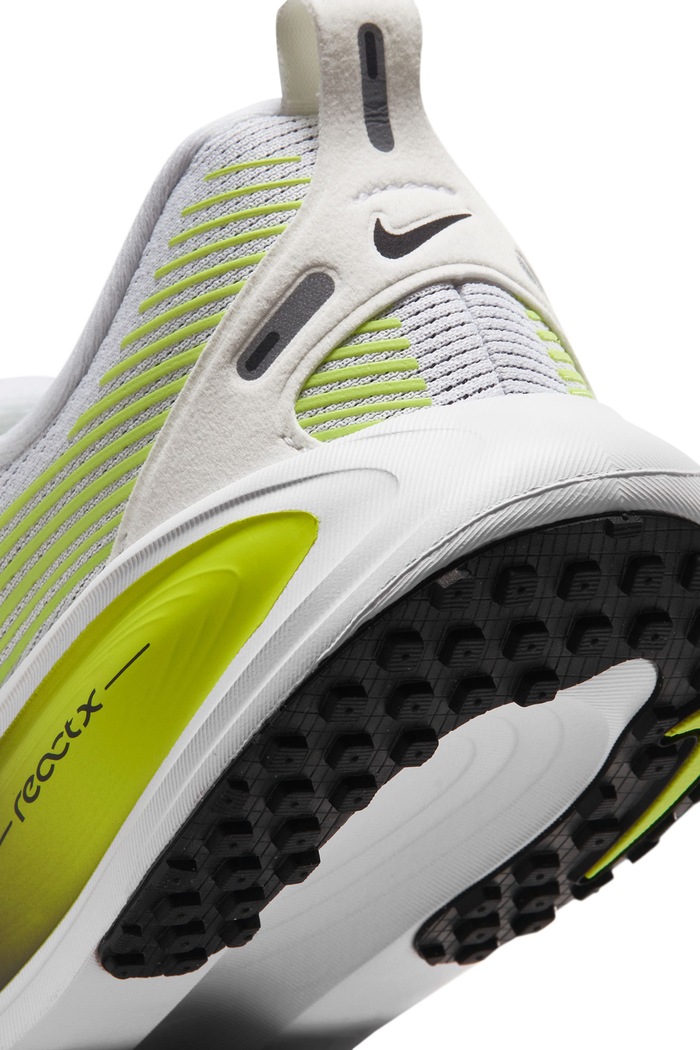 Nike Sneakersy dziecięce Nike Vomero 18 HQ2157