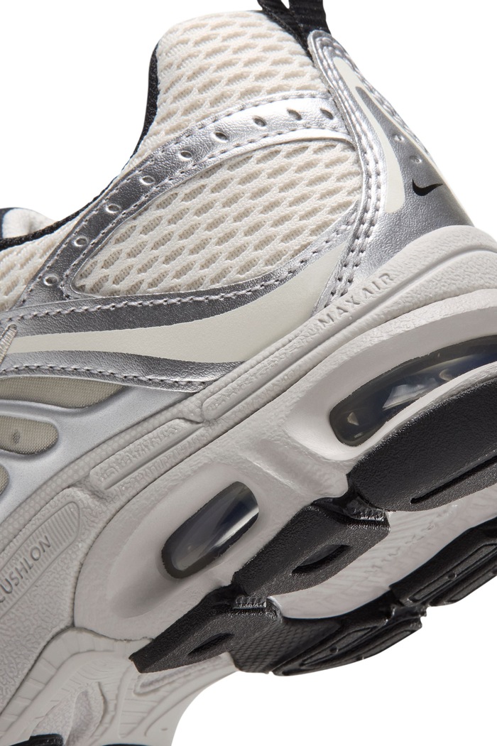 Nike Nike Air Max Moto 2K sneakersy dziecięce IQ9430