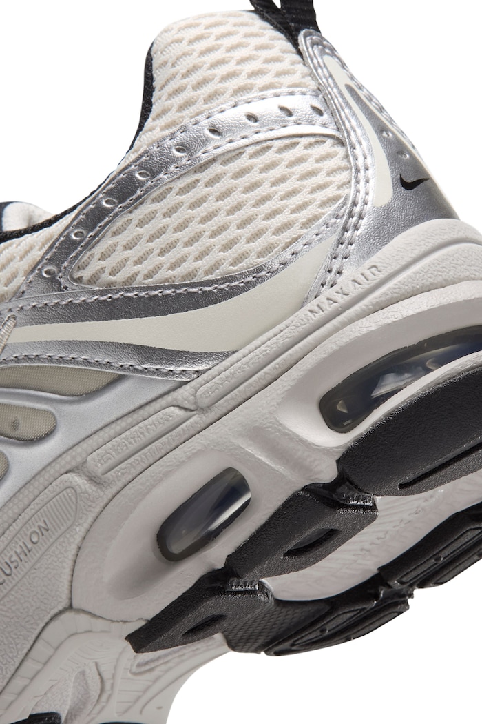 Nike Nike Air Max Moto 2K sneakersy dziecięce IQ9430