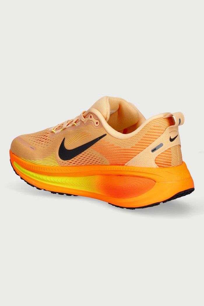 Obuwie Nike Sneakersy męskie Vomero 18 HM6803.700 pomarańczowy