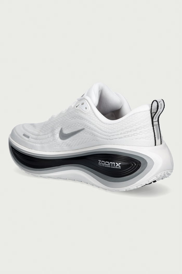 Obuwie Nike buty do biegania męskie Vomero Plus II7181.102 biały