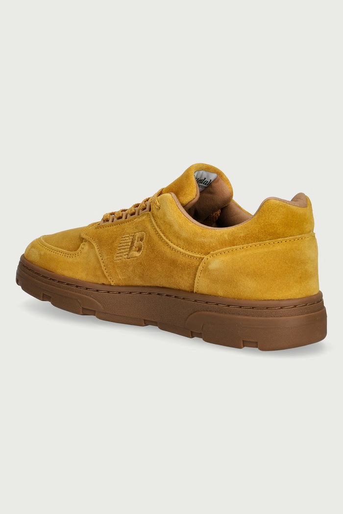Obuwie New Balance Made in UK sneakersy męskie zamszowe UADWYEL żółty