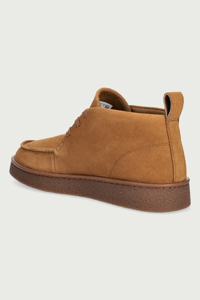 Obuća Lacoste Obuća za muškarce od brušene kože BASESHOT CHUKKA 50SMA0028.524 smeđa