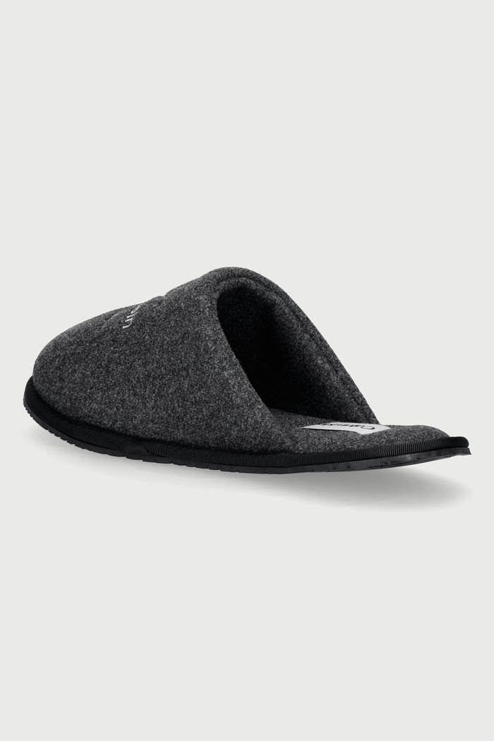 Obuwie Calvin Klein Kapcie męskie HOTEL SLIPPER MONOLOGO FELT HM0HM022770GJ szary