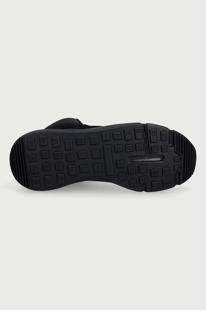 Topánky pánske semišové SDE WARM HYBRID CHUKKA Tommy Hilfiger čierna FM0FM06085