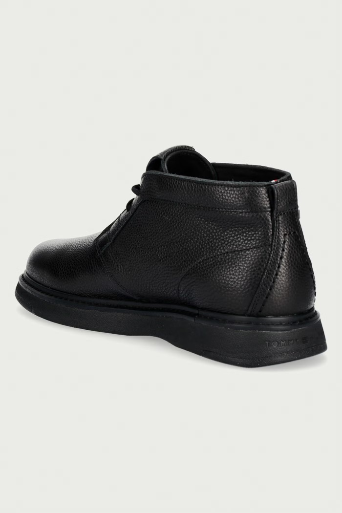 Обувки Tommy Hilfiger Обувки мъжки от кожа COMFORT LEATHER CHUKKA FM0FM06075 черен