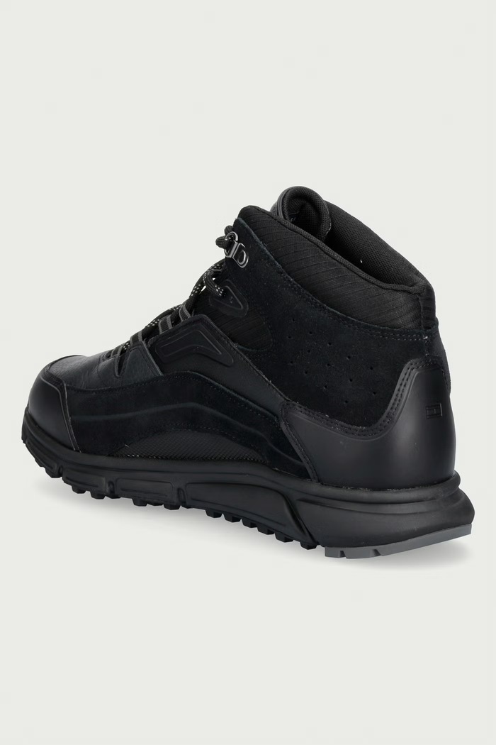 Obutev Tommy Hilfiger WP MIX CHUKKA RUNNER superge moške FM0FM06022 črna