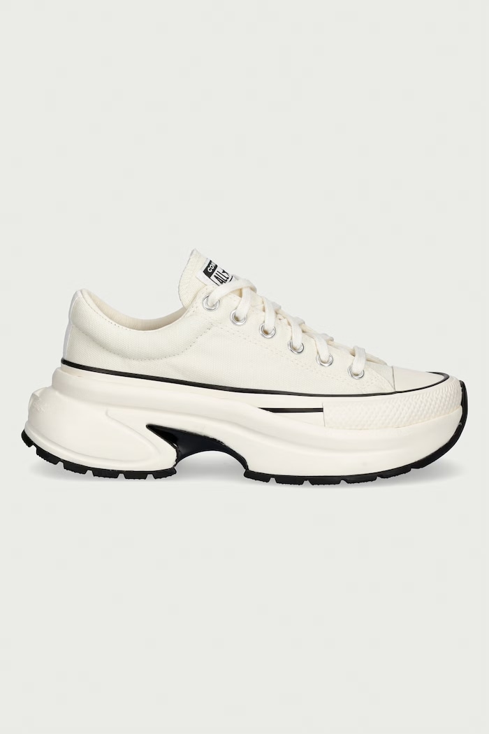 Converse Run Star Crush OX plimsolls Low on a platform A19266C white AW26