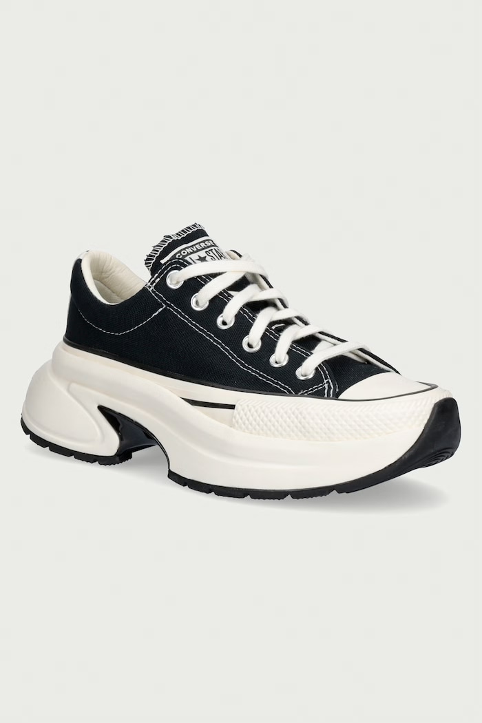 Converse Run Star Crush OX plimsolls Low on a platform black A18465C