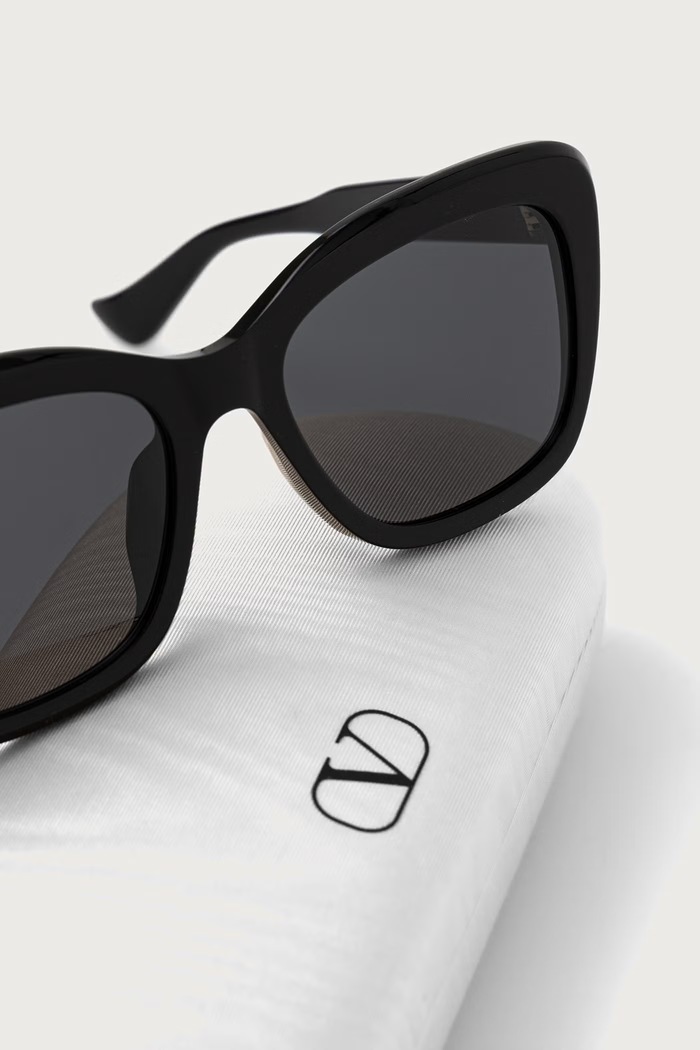 Okulary przeciwsłoneczne kocie oczy damskie Valentino Eyewear VG0058SA czarny