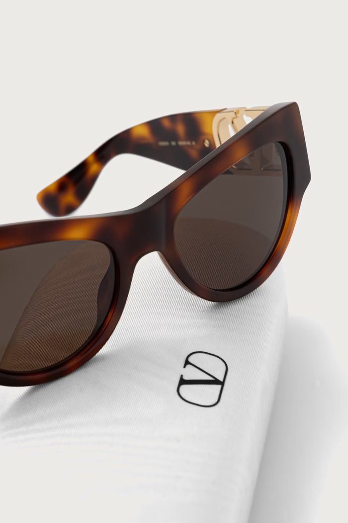 Okulary przeciwsłoneczne kocie oczy damskie Valentino Eyewear VG0053S brązowy