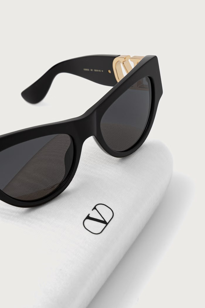Okulary przeciwsłoneczne kocie oczy damskie Valentino Eyewear VG0053S czarny