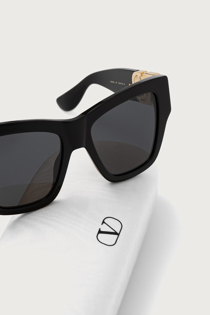 Okulary przeciwsłoneczne kocie oczy damskie Valentino Eyewear VG0052S czarny