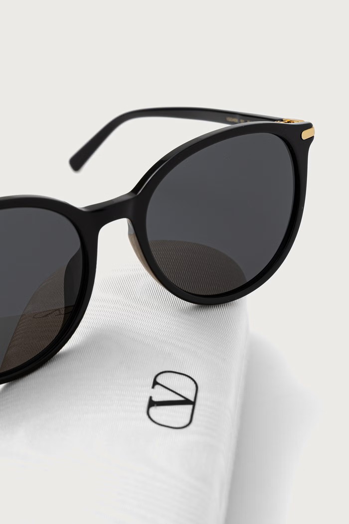 Okulary przeciwsłoneczne okrągłe damskie Valentino Eyewear VG0048SK czarny