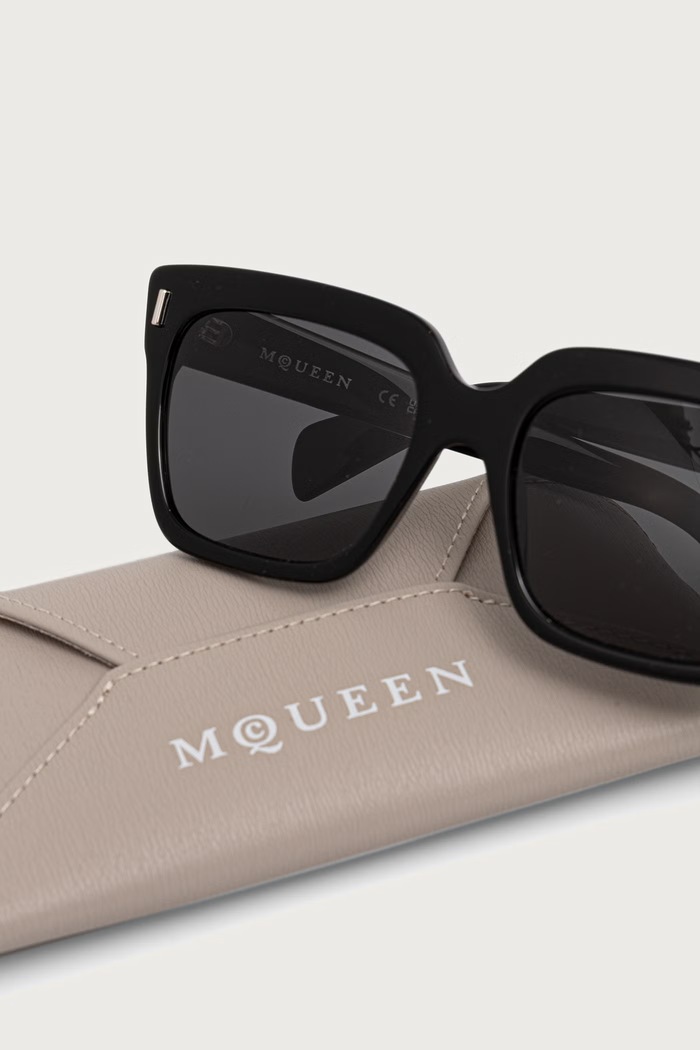 Okulary przeciwsłoneczne damskie Alexander McQueen AM0583S czarny