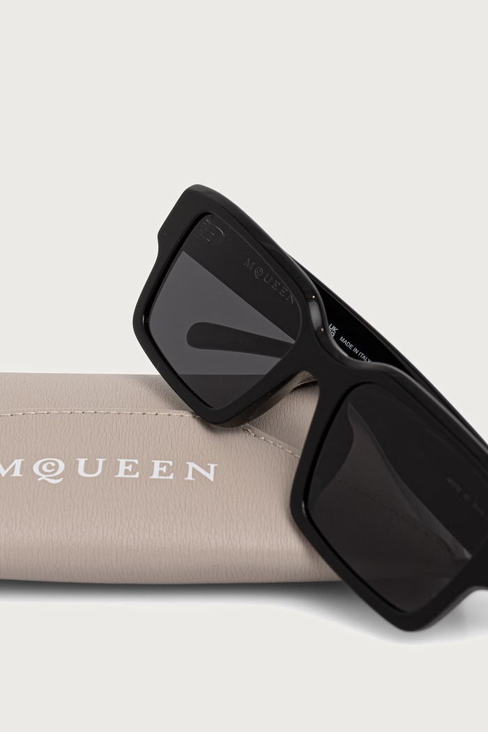 Okulary przeciwsłoneczne kwadratowe męskie Alexander McQueen AM0579S czarny