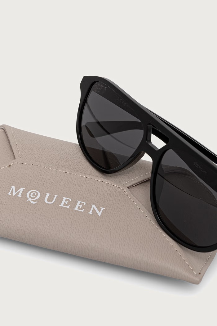 Okulary przeciwsłoneczne pilotki męskie Alexander McQueen AM0573S czarny