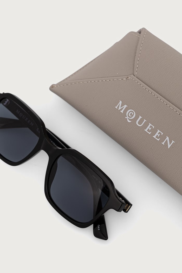Okulary przeciwsłoneczne kwadratowe Alexander McQueen AM0571S czarny