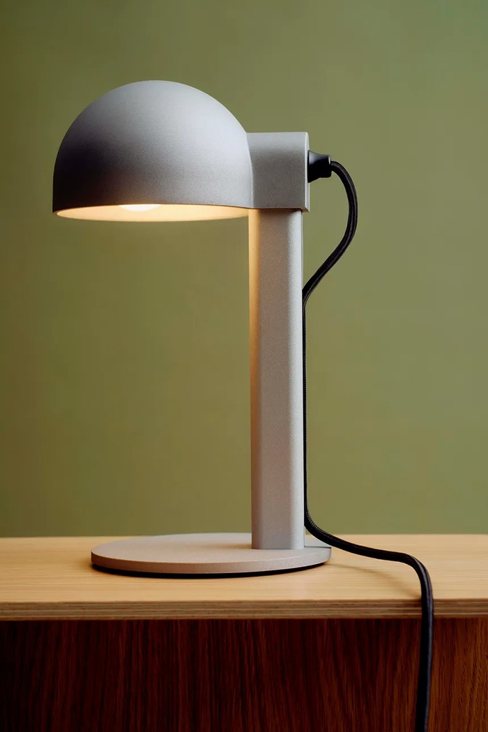 HAY lampa stołowa z aluminium 28 x 14 x 17 cm AE926.D360