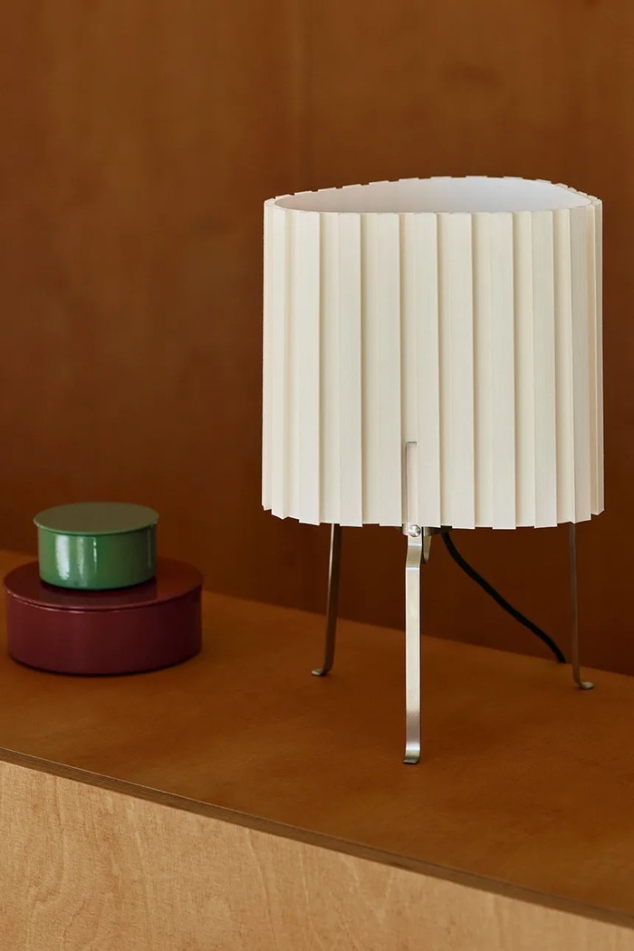 HAY lampa stołowa z materiału tekstylnego 37 x 24 cm beżowy AF810.F647.AV50