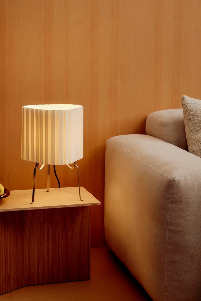 HAY lampa stołowa z materiału tekstylnego 37 x 24 cm AF810.F647.AV50
