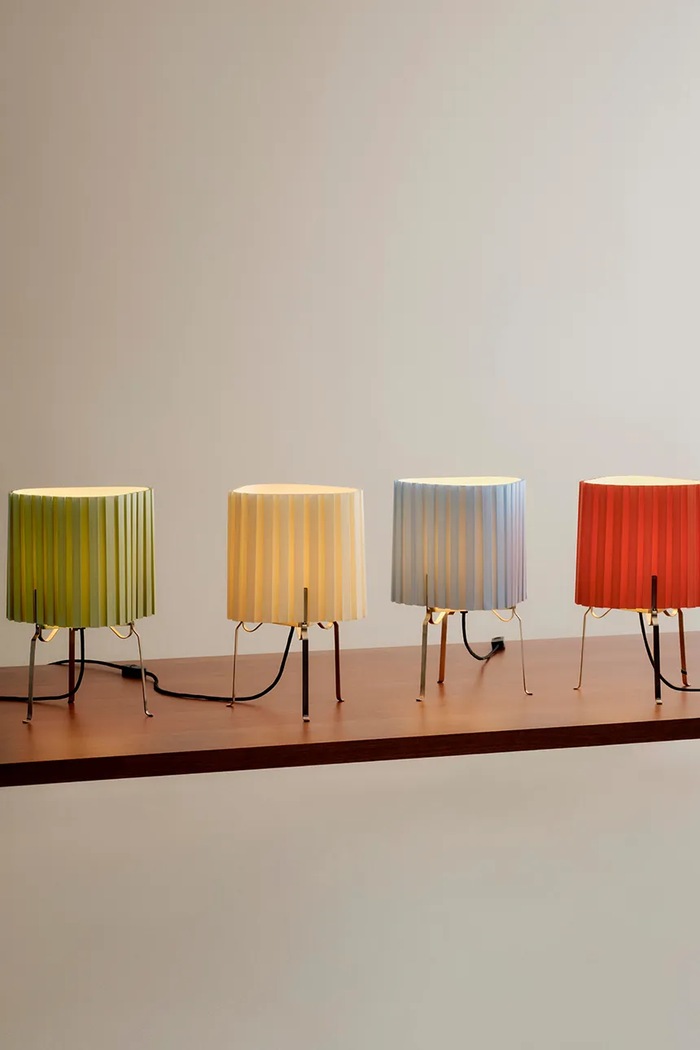HAY lampa stołowa z materiału tekstylnego 37 x 24 cm AF810.F647.AV50