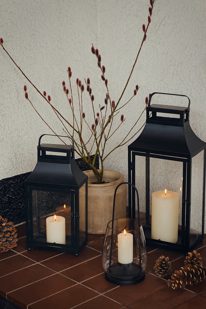 Lifestyle Broste Copenhagen Lampion dekoracyjny ze szkła 13,5 x 33 cm 77510015 czarny
