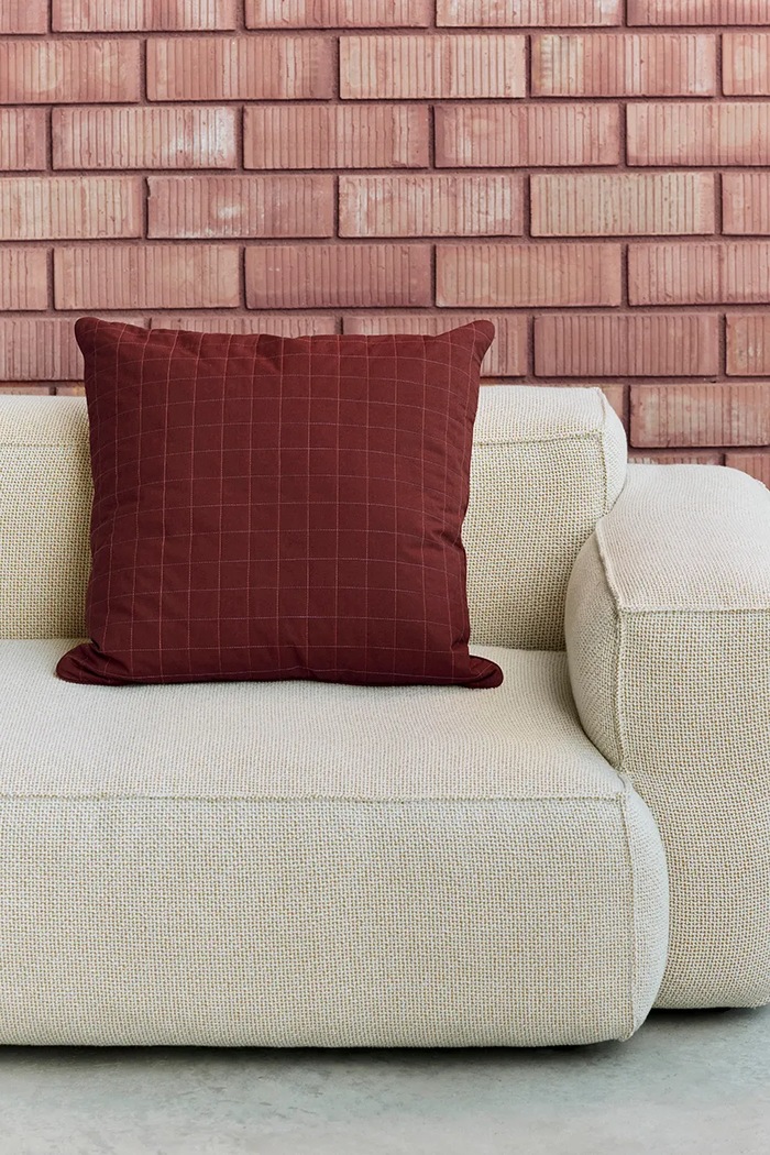 Salon i sypialnia HAY poszewka na poduszkę dekoracyjna bawełniana 60 x 60 cm AG063.D294.AV51 bordowy